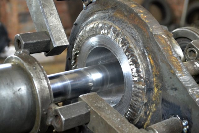 Сварка меди аргоном. Восстановление посадочного места подшипника. Сварка нержавейки полуавтоматом с аргоном проволока 0. Наплавка вала под подшипник. Наплавка проушин.