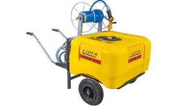 Qiz oq suyuqlik bilan boshaydi